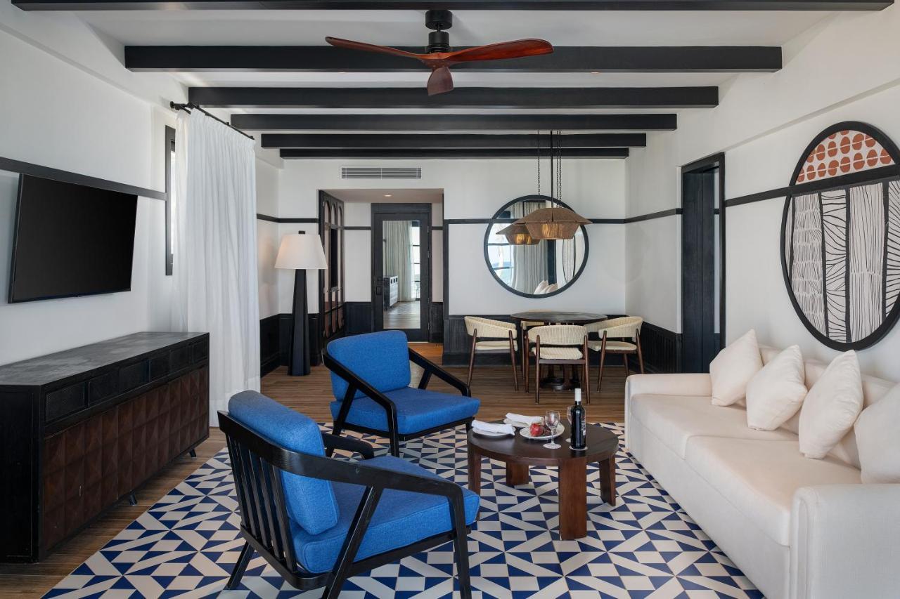 Ocean Eden Bay (Adults Only) Hotel Spring Rises Luaran gambar A suite at the hotel