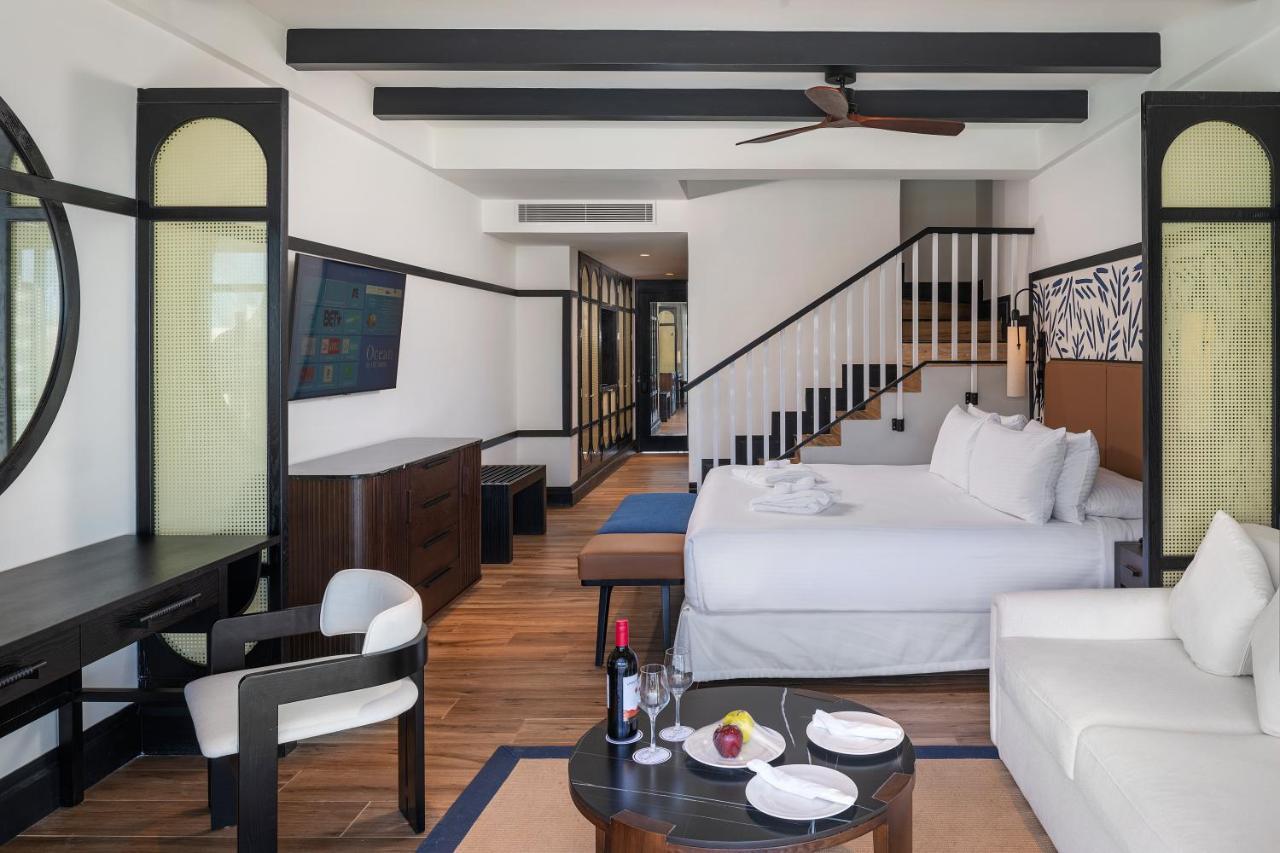 Ocean Eden Bay (Adults Only) Hotel Spring Rises Luaran gambar A suite at the hotel
