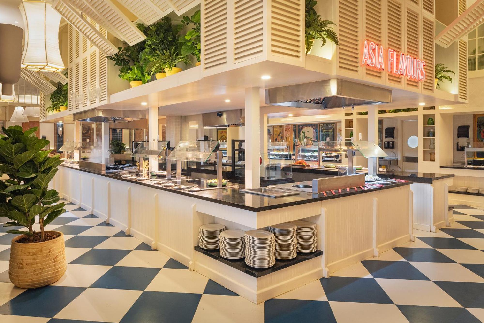 Ocean Eden Bay (Adults Only) Hotel Spring Rises Luaran gambar The buffet at the restaurant