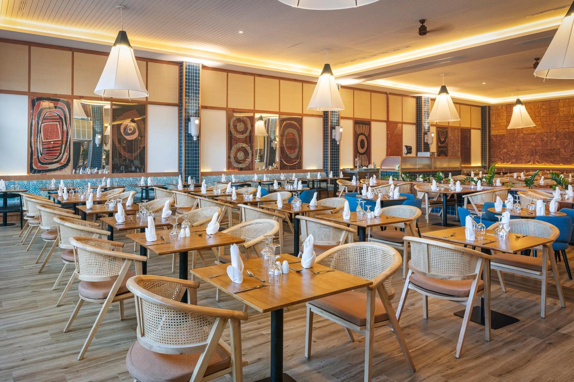 Ocean Eden Bay (Adults Only) Hotel Spring Rises Luaran gambar The interior of the restaurant