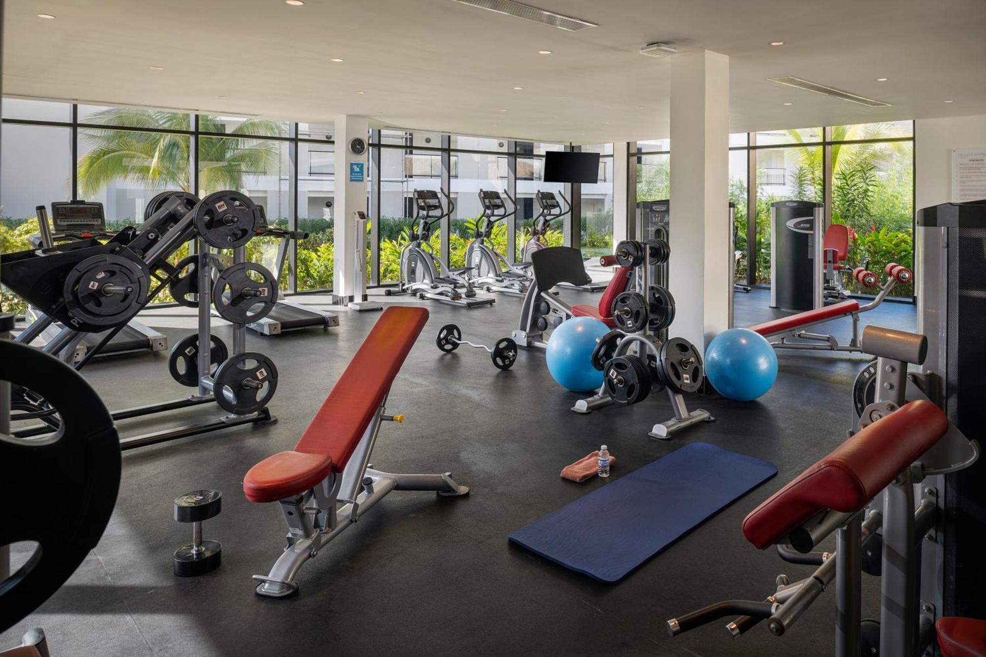 Ocean Eden Bay (Adults Only) Hotel Spring Rises Luaran gambar The gym at the hotel