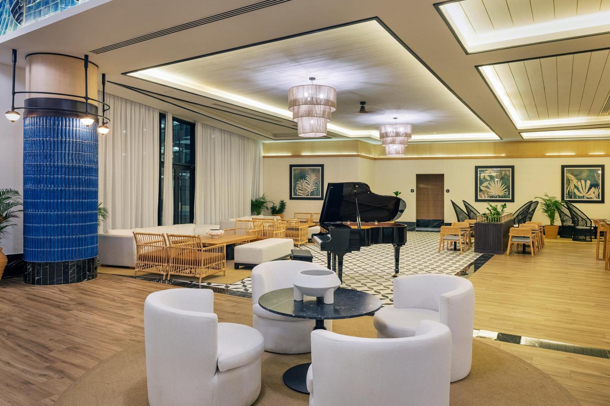 Ocean Eden Bay (Adults Only) Hotel Spring Rises Luaran gambar The lounge at the airport