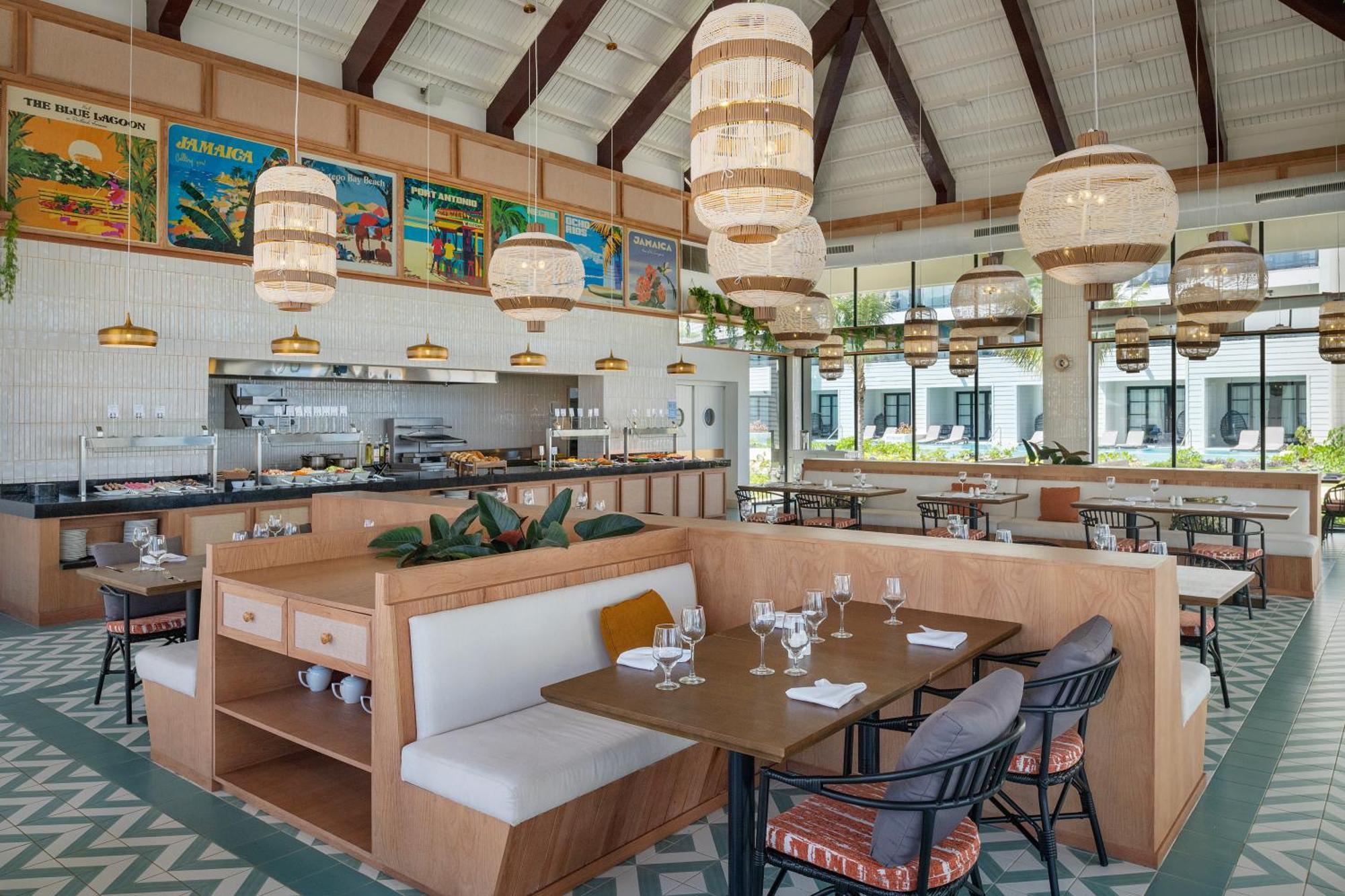Ocean Eden Bay (Adults Only) Hotel Spring Rises Luaran gambar The interior of the restaurant